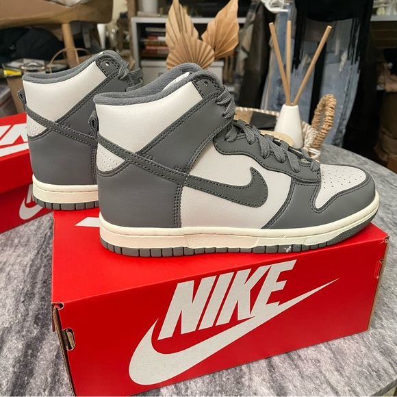 Nike Dunk High - sz 4.5 - Picture 2 of 5